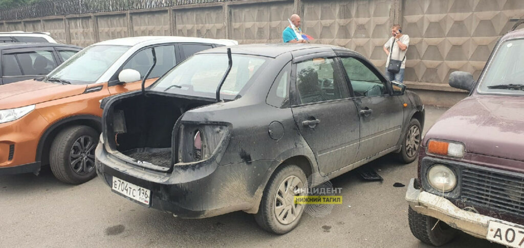 В Нижнем Тагиле неизвестные разобрали на части припаркованный автомобиль