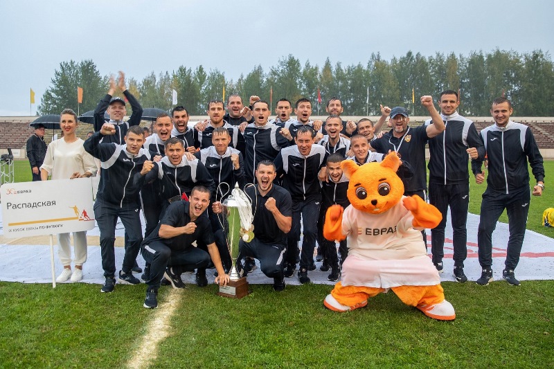 Команда Распадской угольной компании одержала победу в турнире по футболу на Кубок ЕВРАЗа