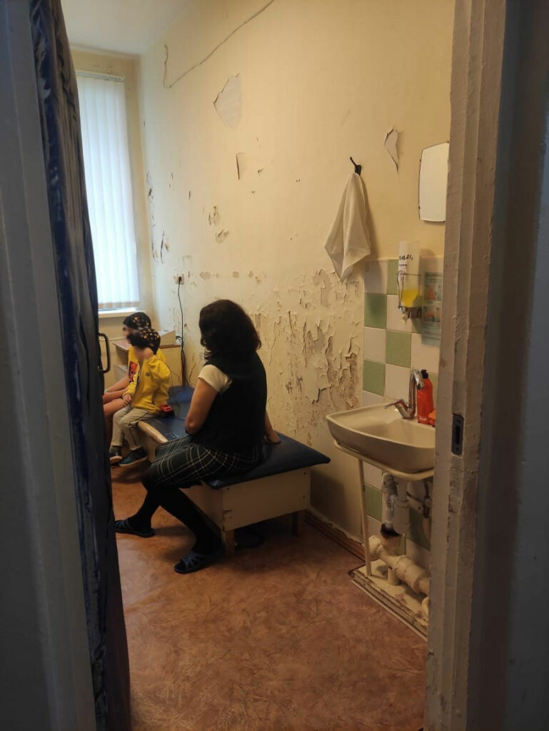 Жительница Нижнего Тагила пожаловалась на разруху в детской больнице (фото)