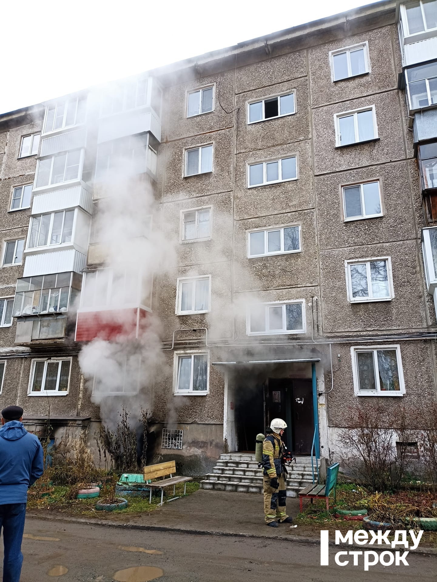 На улице Аганичева в Нижнем Тагиле в подвале жилого дома сгорела сауна - С  Тагила