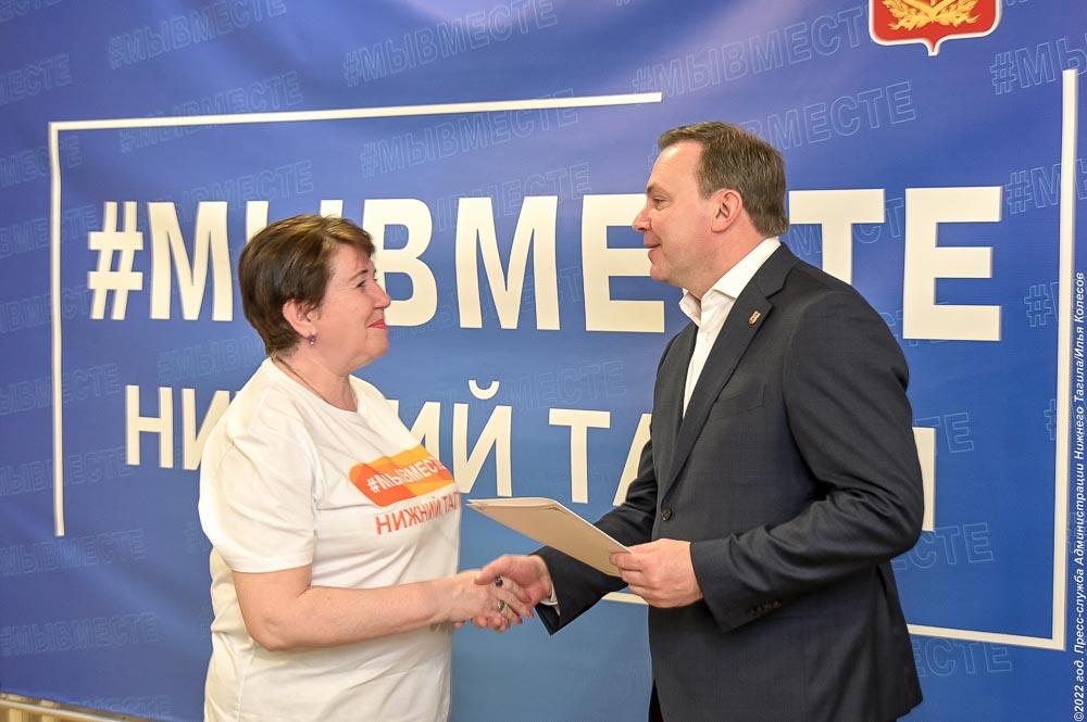 Владислав Пинаев поздравил тагильских волонтеров с праздником
