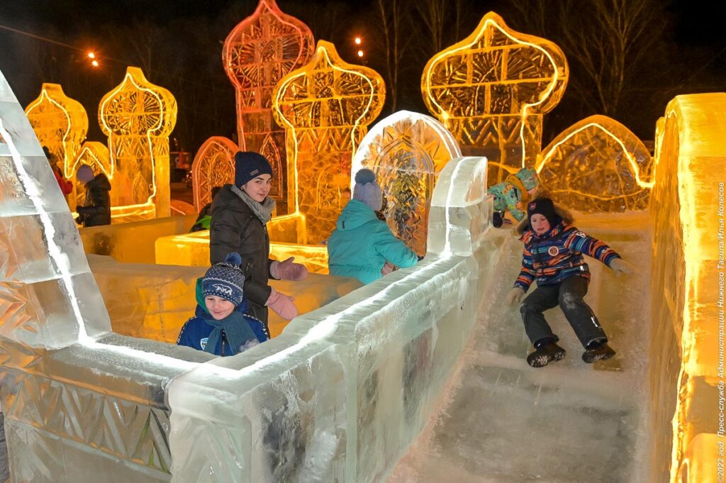 В центре Нижнего Тагила открыли ледовый городок