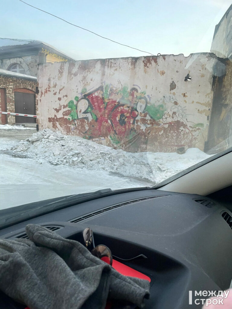 Жители центральной части Нижнего Тагила жалуются на годами не чищенные переулки 