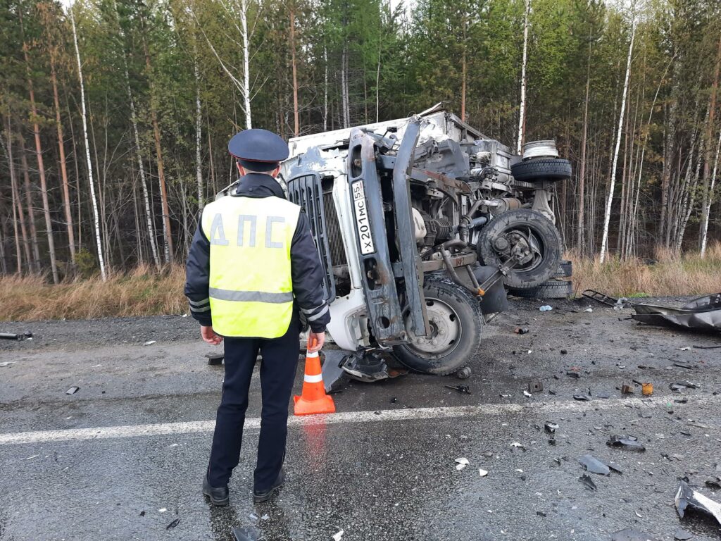 Водитель уснул: появилось видео момента страшной аварии на Серовском тракте