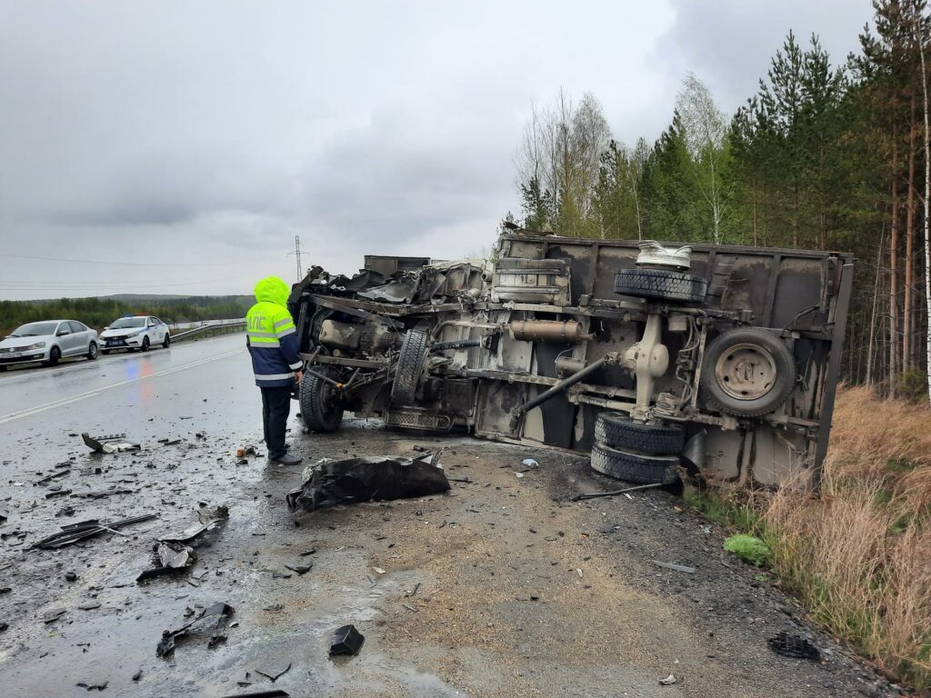 Водитель уснул: появилось видео момента страшной аварии на Серовском тракте
