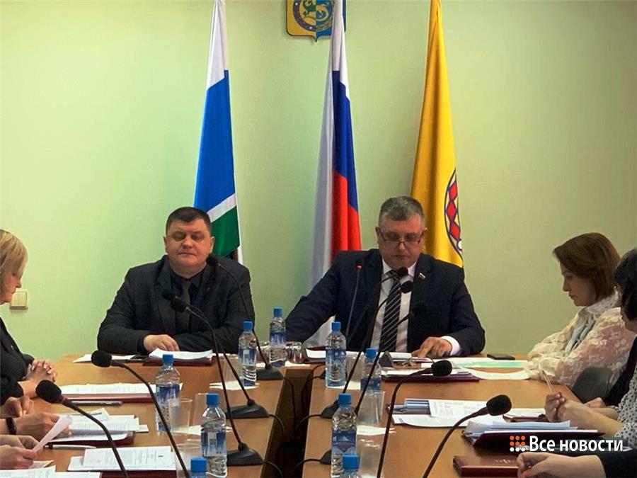 Слева направо: глава округа Дмитрий Летников и председатель думы Владимир Доможиров 