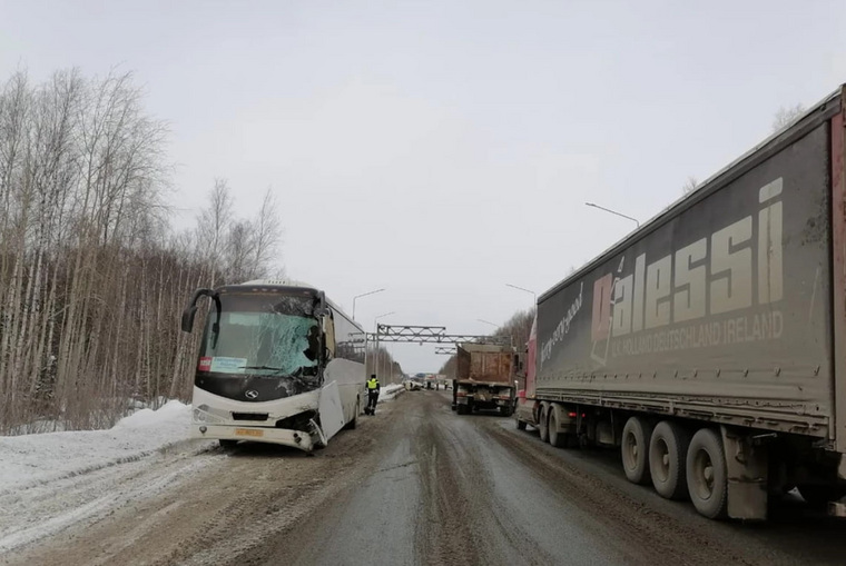 Авария произошла на Серовском тракте Фото: ГИБДД по Свердловской области