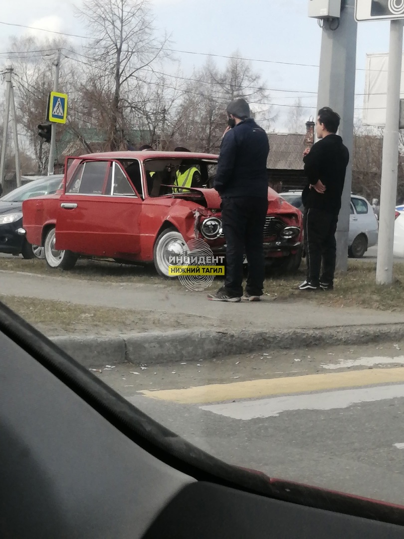 В Нижнем Тагиле произошло серьёзное ДТП с участием раритетной «копейки» и  Ford Focus - С Тагила