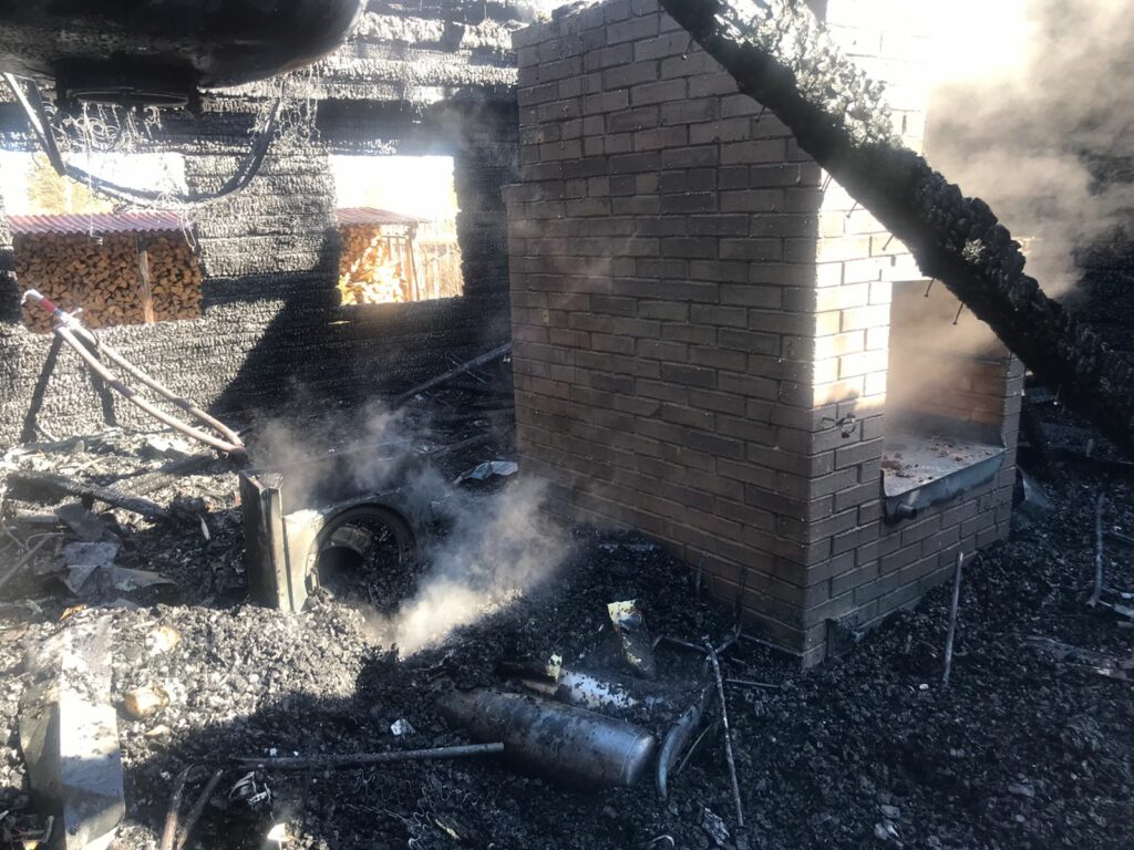 В пригороде Нижнего Тагила в пожаре погиб мужчина (фото)