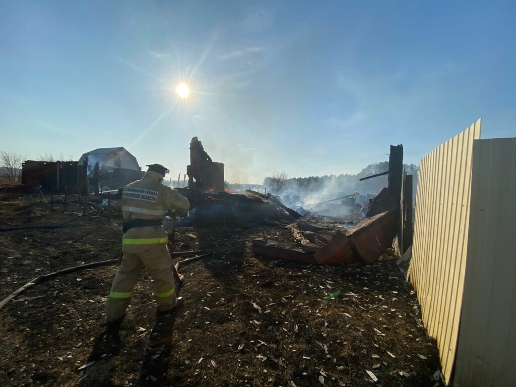 В пригороде дотла сгорел дом (фото)