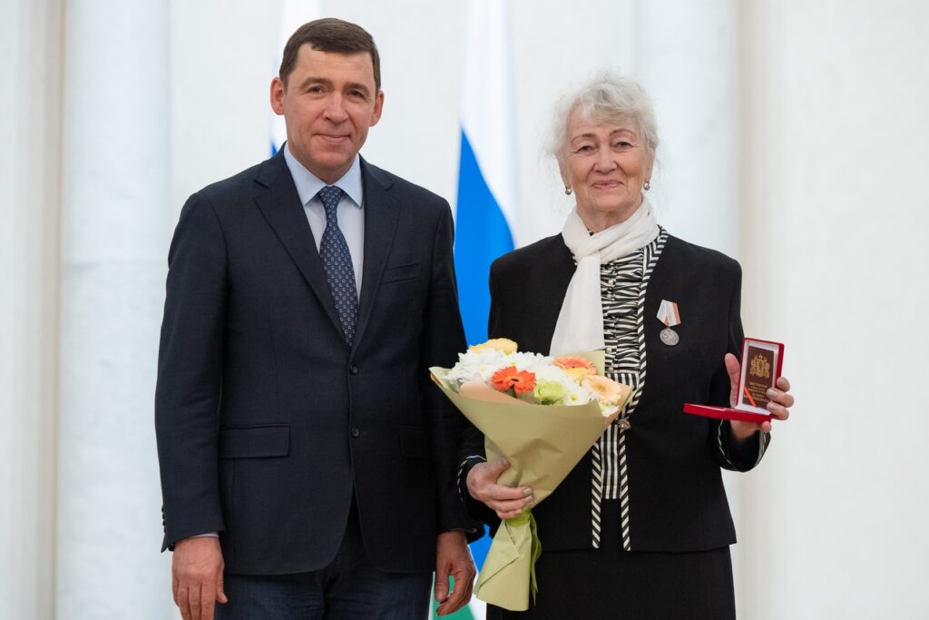 Евгений Куйвашев вручил государственные награды и знаки отличия выдающимся тагильчанам