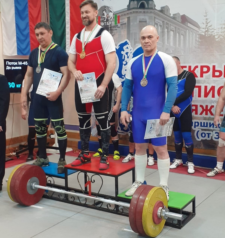 Свердловчанин завоевал золото на чемпионате России по тяжелой атлетике