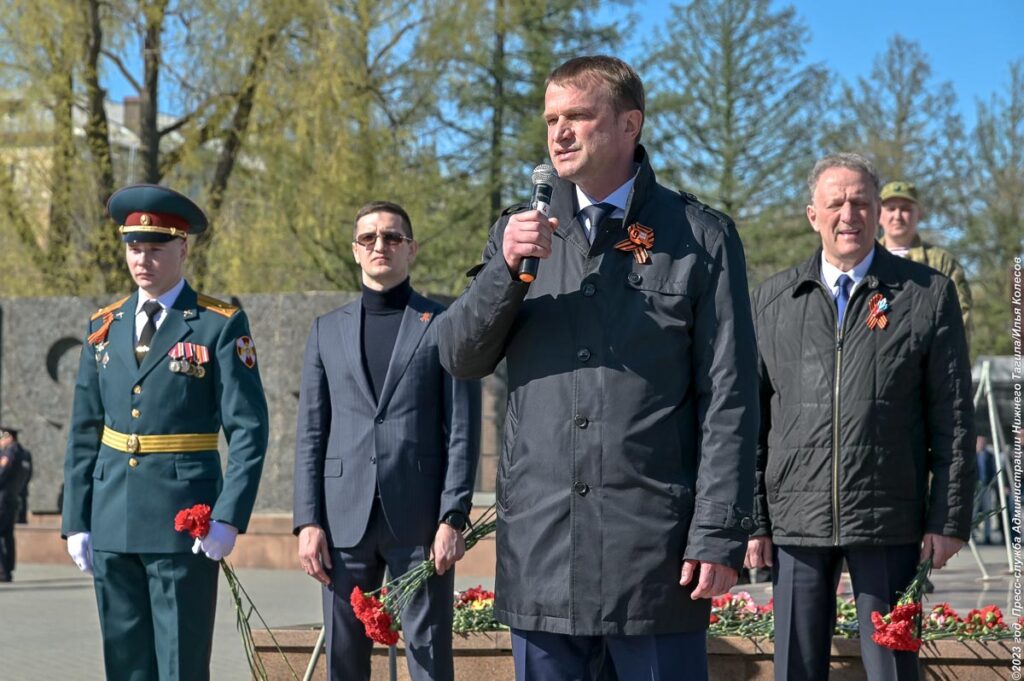 В Дзержинском районе встретили День Победы на мемориальном комплексе «Площадь Славы» и у станков
