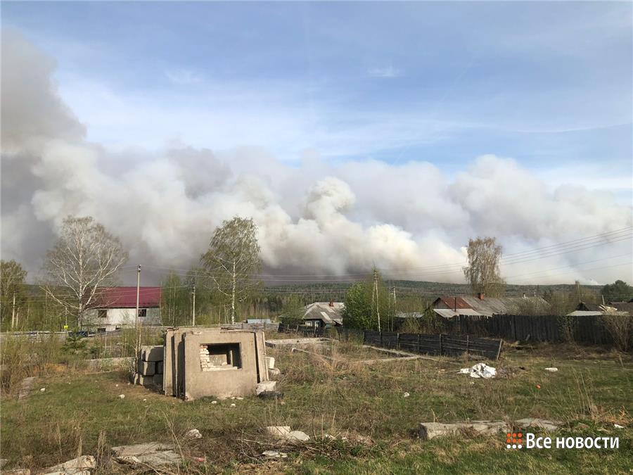 Дым от пожара на Леневке виден даже из Чащино 