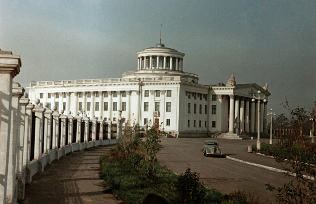 Нижний Тагил 1954 года: цветные снимки легендарного советского фотографа