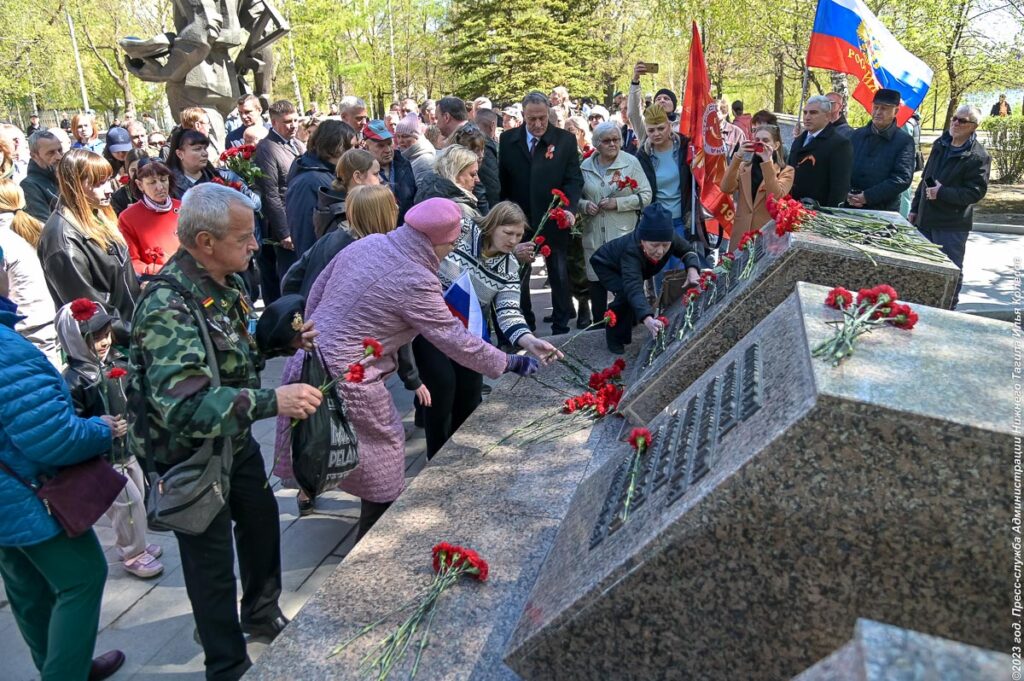 В День Победы на пилонах памятника «Брод в неизвестность» появились фамилии тех, кто отдал жизнь за Родину в зоне СВО