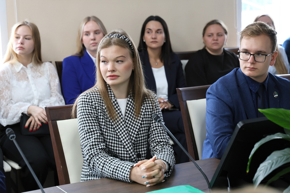 Члены Молодежного парламента Свердловской области встретились с главой Нижнего Тагила