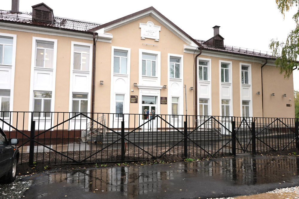 В Нижний Тагил приехал замгубернатора, чтобы открыть отремонтированную школу (фото)