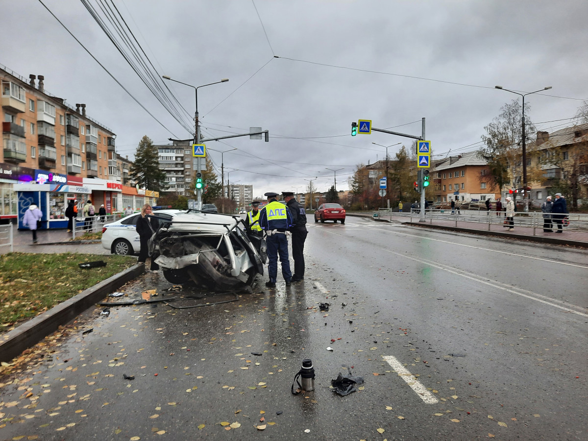 В Нижнем Тагиле пьяный водитель Range Rover устроил ДТП на Вагонке - С  Тагила