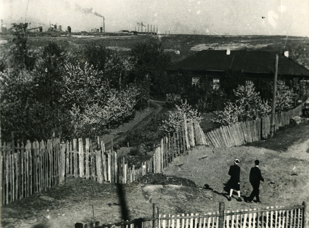 Подпись: Дом и сад Рудых, 1949 год