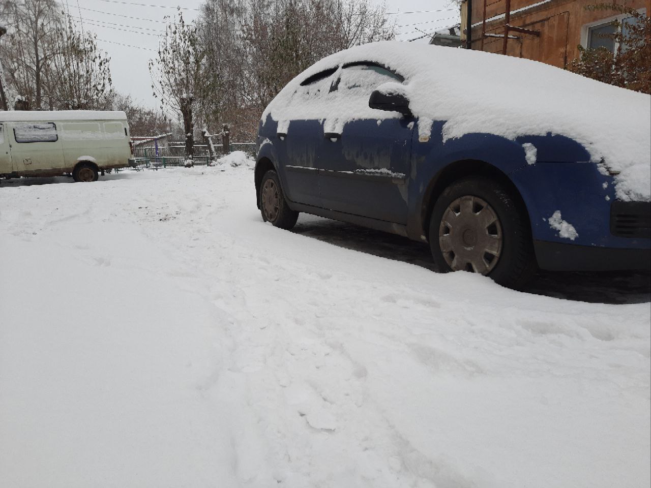 Ни одна дорога не почищена»: село под Нижним Тагилом замело снегом - С  Тагила