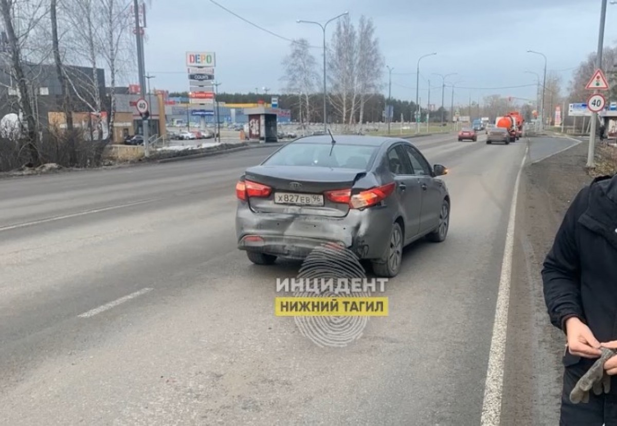 Возле ТРЦ Depo «Газель» въехала в зад легковушки - С Тагила