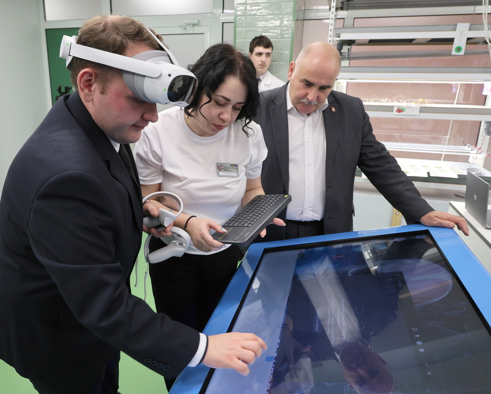 Владислав Пинаев встретился с воспитанниками технопарка «Сфериум»