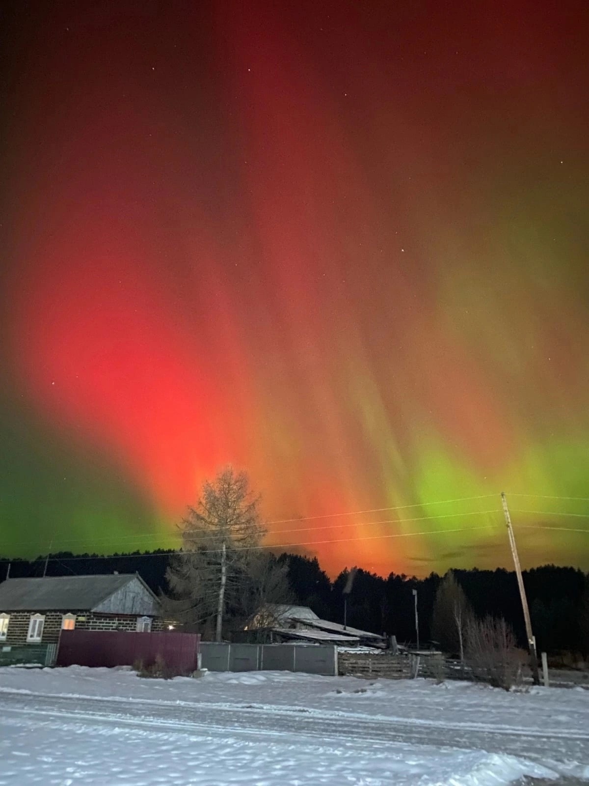 Красноярск воркута. Красное Северное сияние. Красные Северные сияния над Украиной. Magnetic Storm.