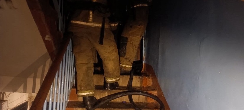 В Нижнем Тагиле из пятиэтажки на улице Энтузиастов во время пожара эвакуировали 7 человек
