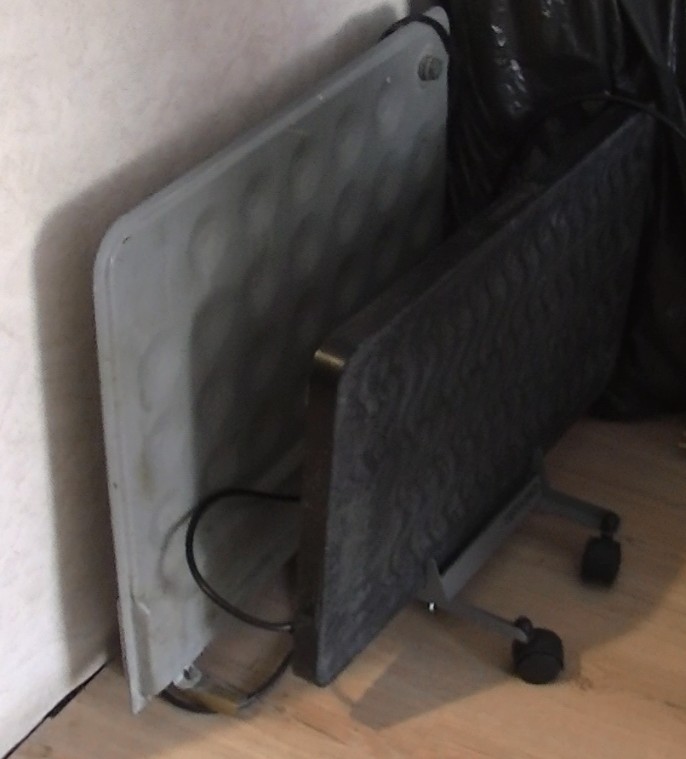 Тагильчане страдают от холода: жители вынуждены использовать обогреватели и жалуются на высокие счета за отопление и электроэнергию (Фото, Видео)