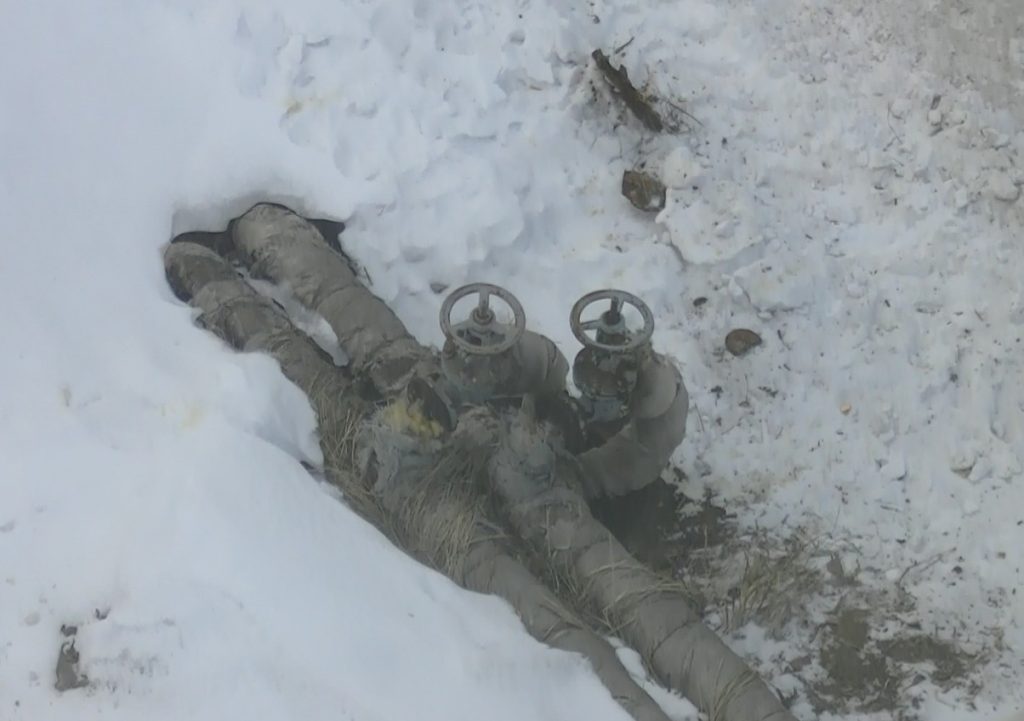 Тагильчане страдают от холода: жители вынуждены использовать обогреватели и жалуются на высокие счета за отопление и электроэнергию (Фото, Видео)