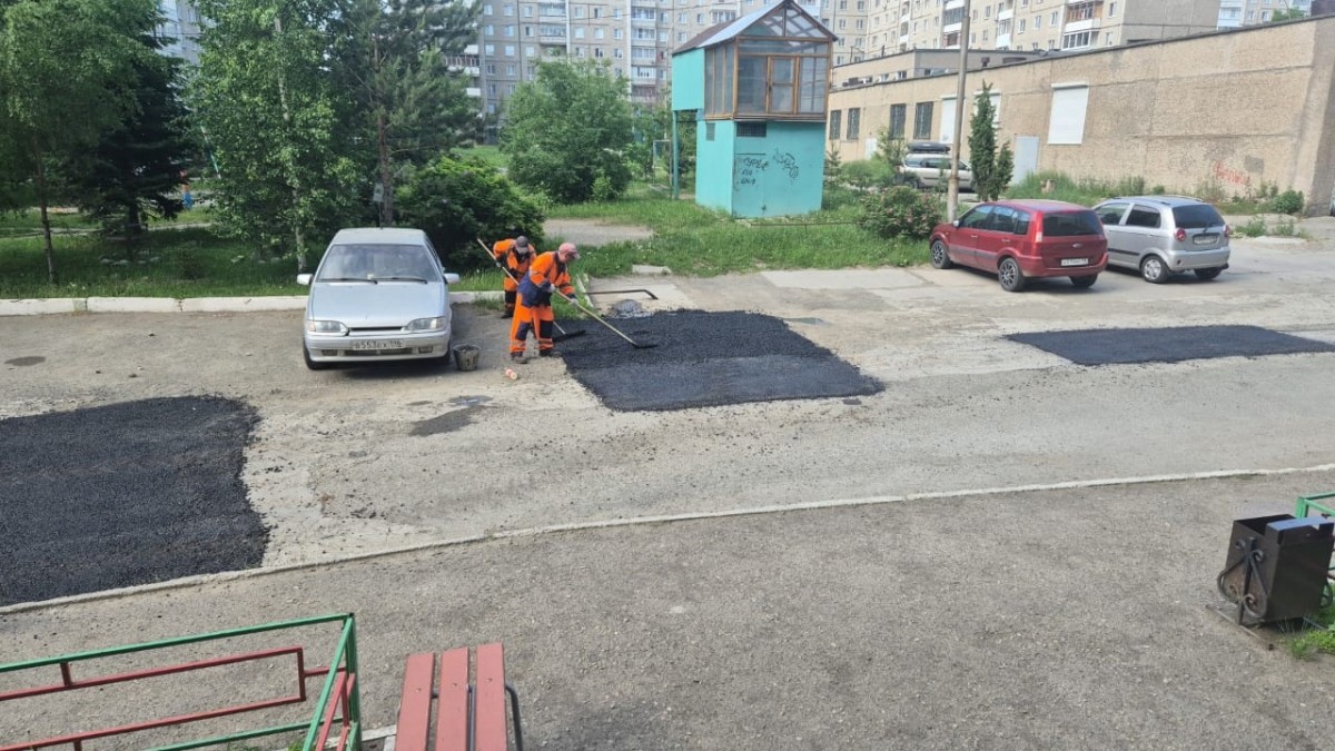 Куйвашев не поедет закапывать ямы у дома ветерана: это уже сделали  дорожники - С Тагила