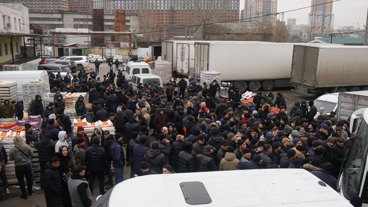 Силовики прошерстили скандально известную овощебазу № 4 Екатеринбурга в поисках нелегалов
