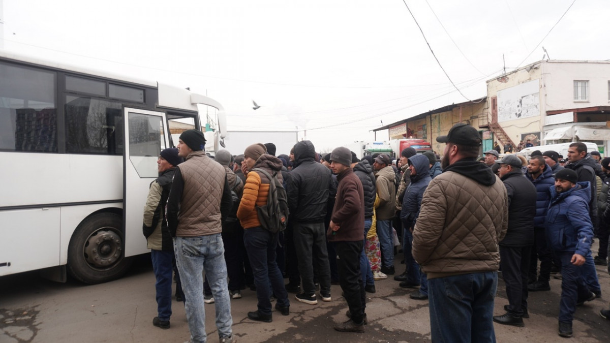 Силовики прошерстили скандально известную овощебазу № 4 Екатеринбурга в поисках нелегалов