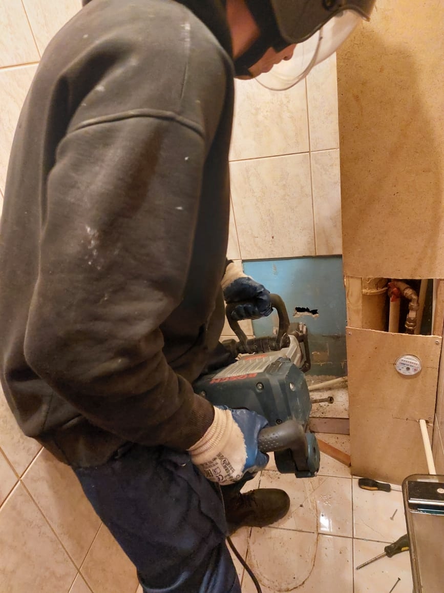 В Нижнем Тагиле спасатели вытащили кота, который неделю пробыл в вентиляции