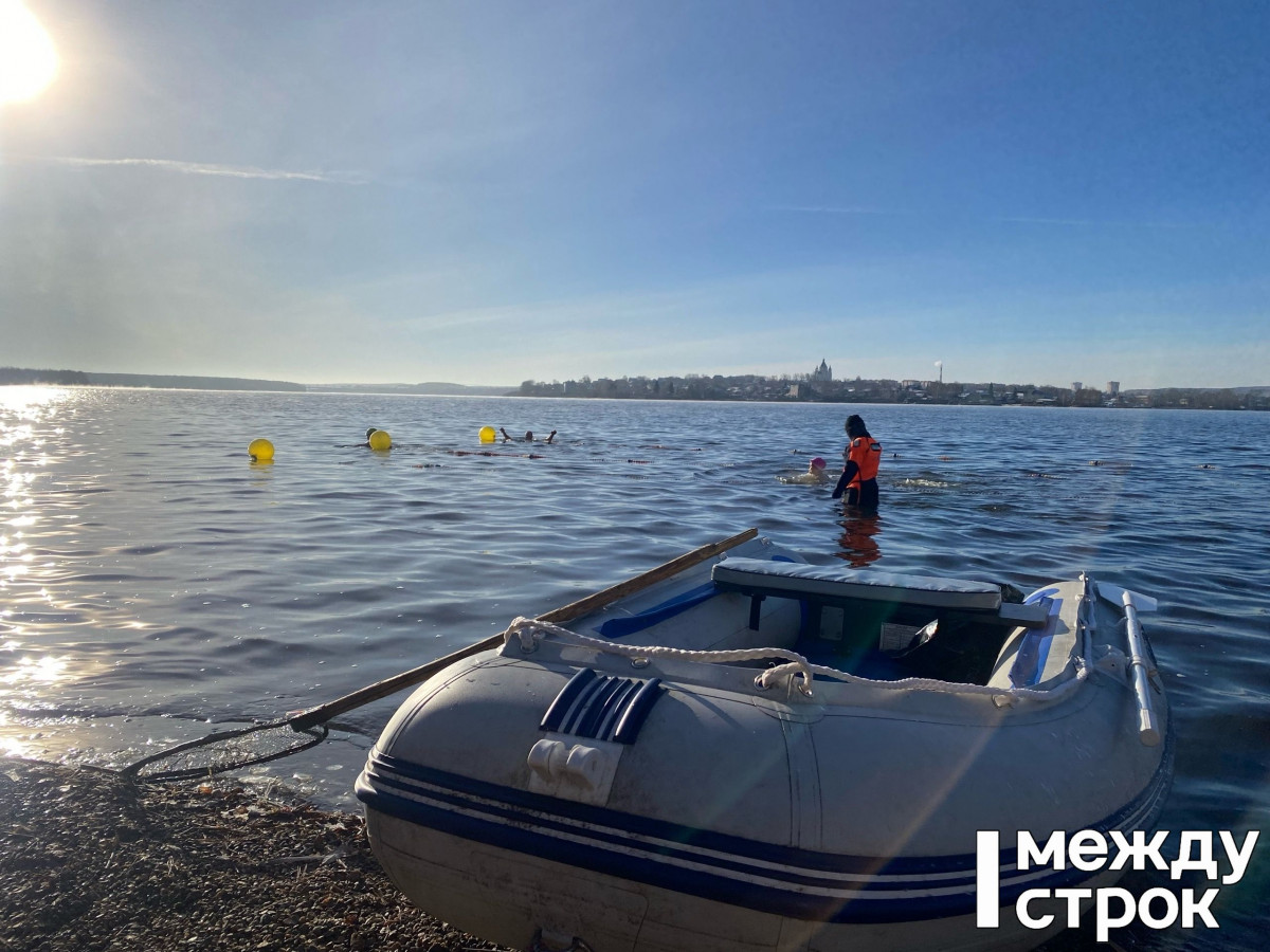 Тагильские «моржи» открыли новый сезон зимнего плавания (ВИДЕО)