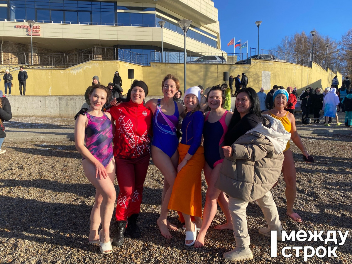 Тагильские «моржи» открыли новый сезон зимнего плавания (ВИДЕО)