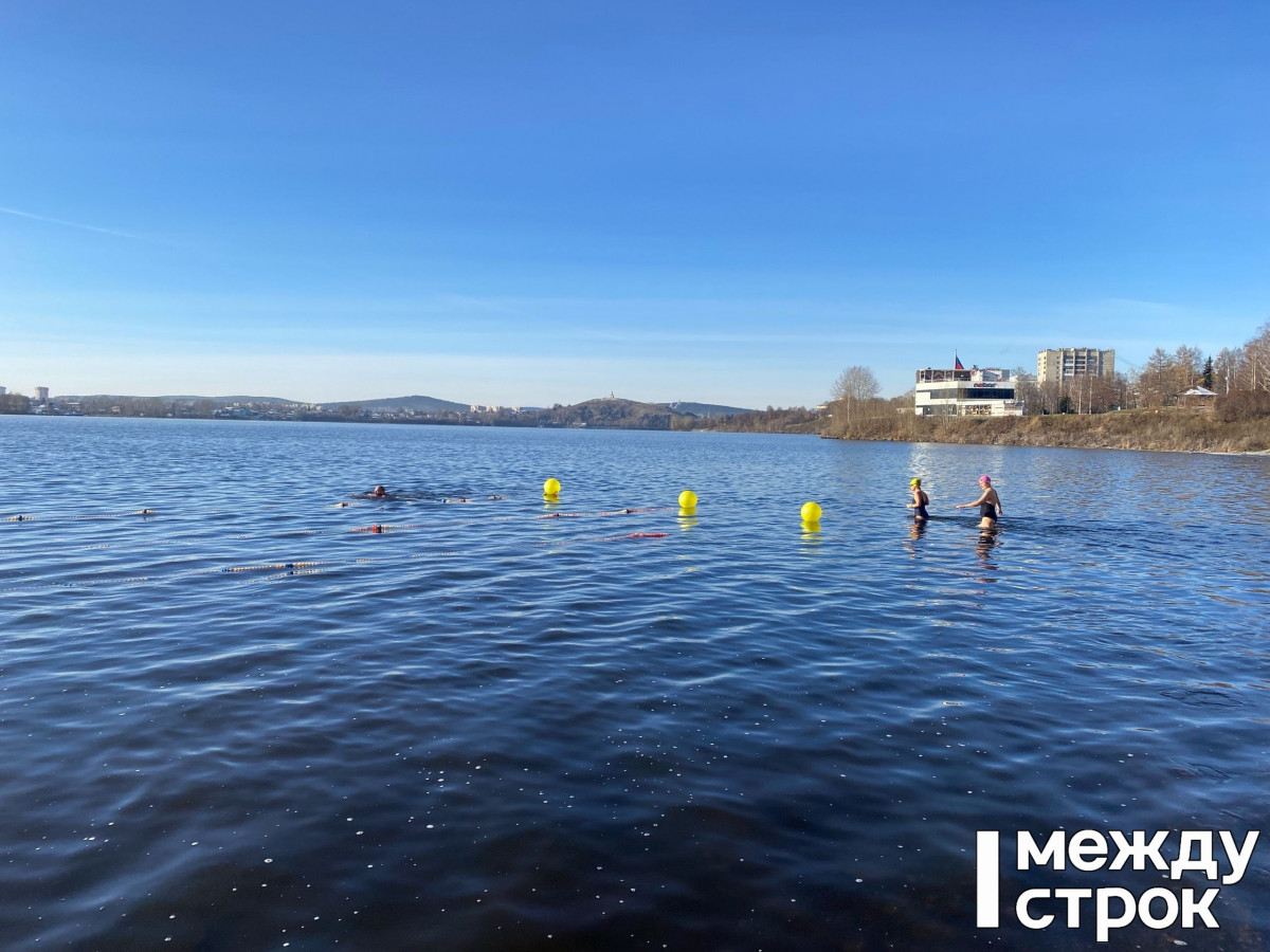 Тагильские «моржи» открыли новый сезон зимнего плавания (ВИДЕО)