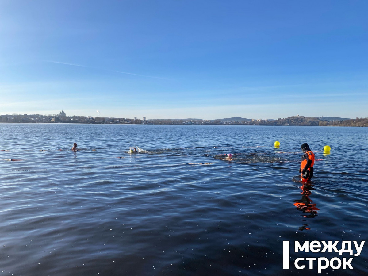 Тагильские «моржи» открыли новый сезон зимнего плавания (ВИДЕО)